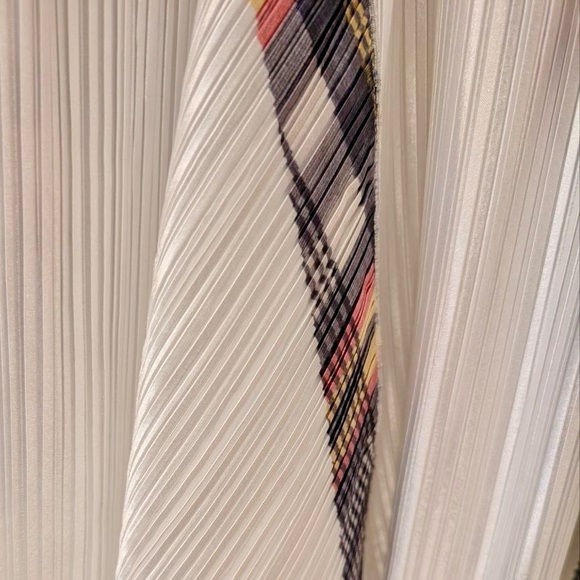 NWT Burberry London Plaid and White Runway Plisse Dress - Picture 13 of 16